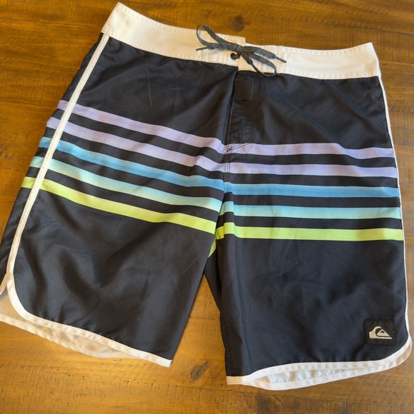 Men's Quicksilver black and colored stripe Boardshorts size 34 nwot - Picture 1 of 5